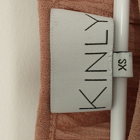 Kinly Ruffle Top - Picture 2 of 8